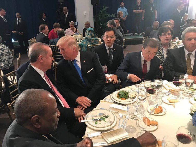 Erdoğan ve Trump yemekte sohbet etti!