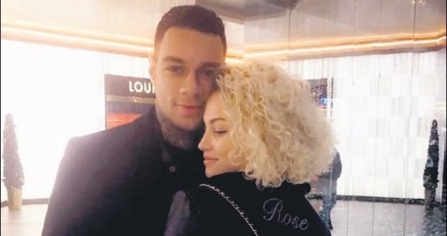 Van der Wiel'i İbiza tatili yaktı - Sabah