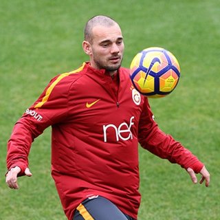 Galatasaray'dan Sneijder'e ikinci ceza