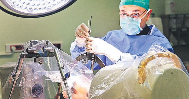 Beyin pili tedavisiyle ‘Yılın Tıp Adamı’ oldu