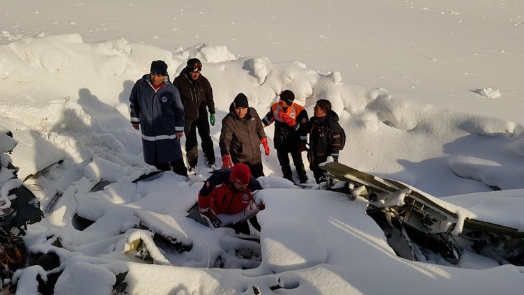 Helikopter kazasında enkazdaki 12 şehide böyle ulaştılar