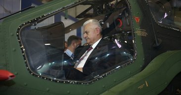 Başbakan Yıldırım 'Atak'ın pilot koltuğunda