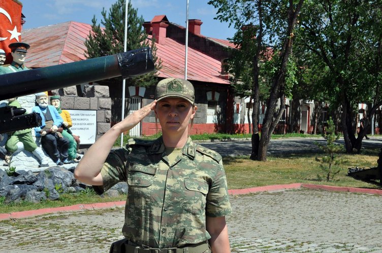 İşte sınırda kuş uçurtmayan kadın komutanlar