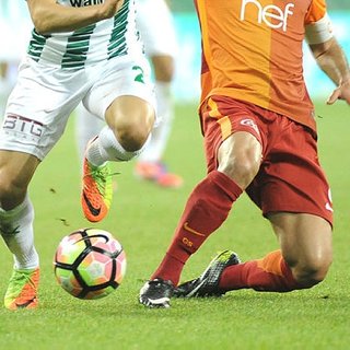 Galatasaray zorlu Bursaspor deplasmanından 3 puanla döndü