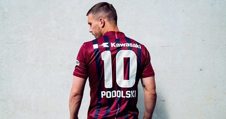 Podolski, Vissel Kobe formasını giydi