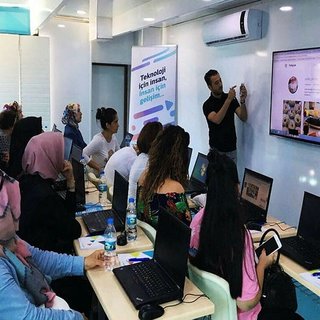 Türk Telekom kadınlara eğitim verecek