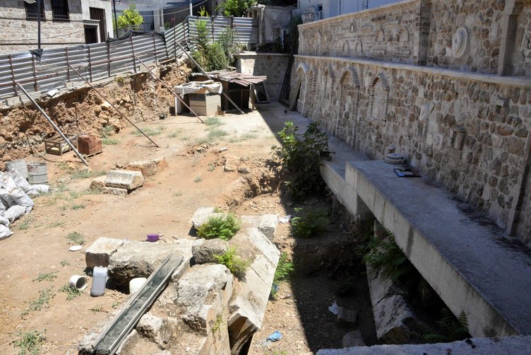 Özel mülkiyet inşaatında antik tiyatro kalıntıları