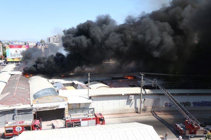 Son dakika: Antalya Festival Çarşısı'nda yangın çıktı