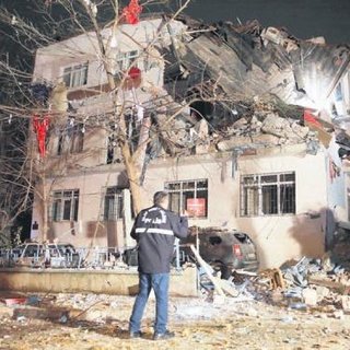 Ankara da doğalgaz patlaması 3 yaralı