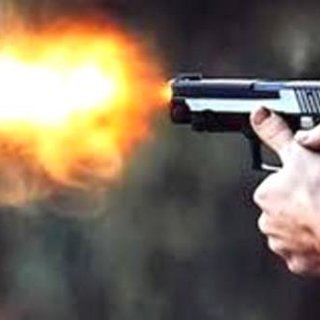 Düzce’de Büfeciye yapılan silahlı saldırıda 2 kişi yaralandı.