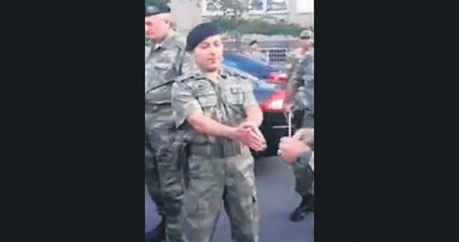Darbeci albaya tokat gibi cevap