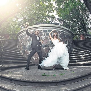 Dans pistinin yıldızı gelin ve damat