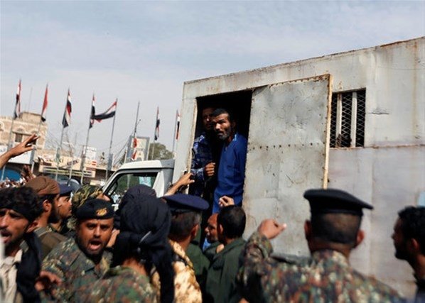 Tecavüzcüyü yüzüstü yatırıp kurşuna dizdiler