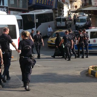 Kilis'te polisten okul çevrelerinde denetim