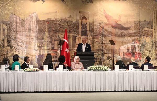 Başbakan'ın sanatçılardan tek isteği oldu