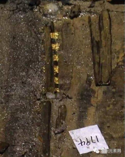 Mezarları açtıklarında gözlerine inanamadılar