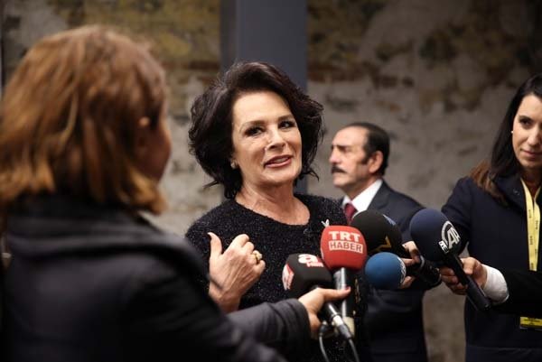 Başbakan'ın sanatçılardan tek isteği oldu