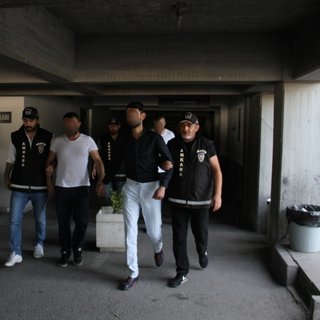 Polis kıyafetli gasp çetesi çökertildi