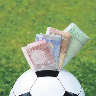 Futbolda deliliklerin ayı