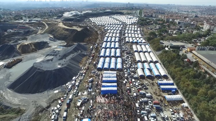 Kurban kesim merkezleri ve çevresinde izdiham