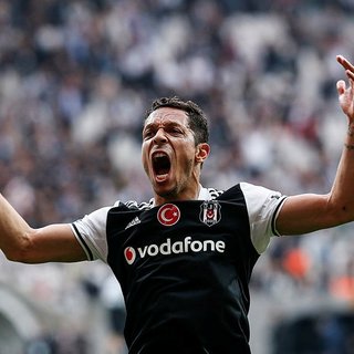 Son dakika: Be?ikta?'a Fenerbahçe derbisi öncesi kötü haber