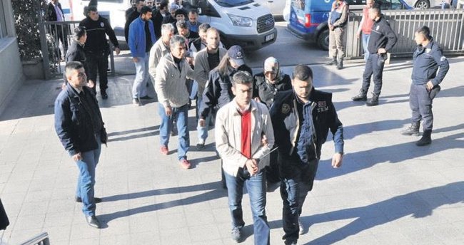 21 doktora FETÖ gözaltısı