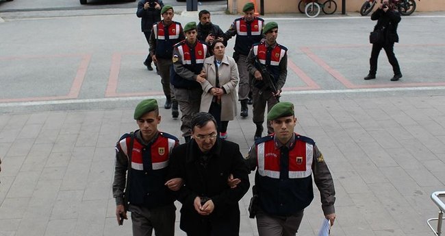 FETÖ'cü akademisyen çift sınırı geçemeden yakalandı!