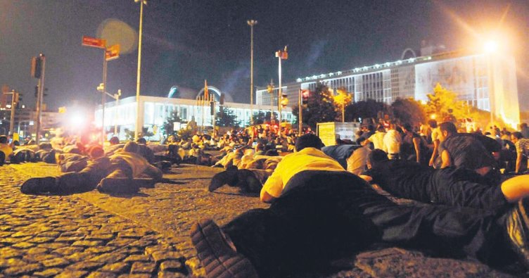 FETÖ’cü sırtından vurdu halk kurtardı