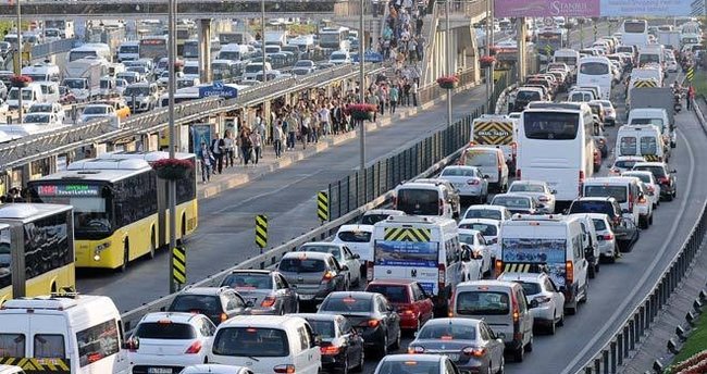 16 bini okul 55 bin servis bugün trafiğe çıkıyor