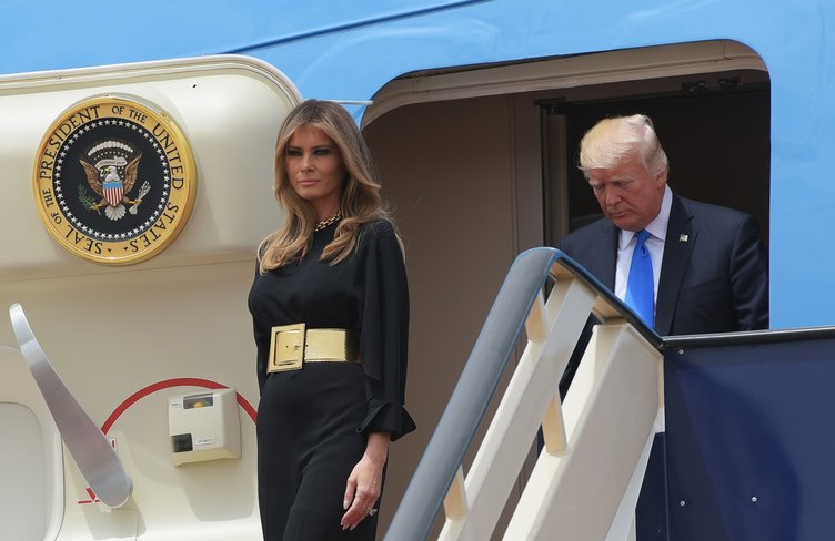 Trump Suudi Arabistan'da Kral Selman'la görüştü