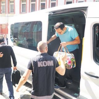 FETÖ şüphelisi rektör ile dekan adliyede...