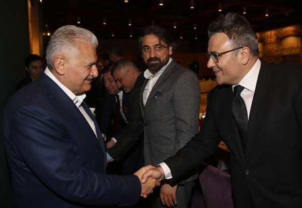 Başbakan'ın sanatçılardan tek isteği oldu