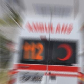 İşçileri taşıyan traktör devrildi