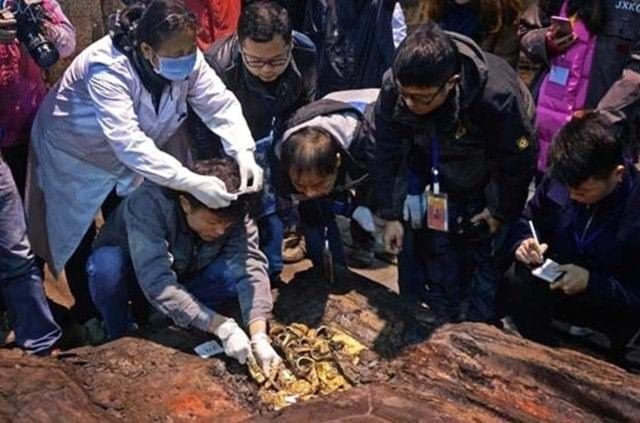 Mezarları açtıklarında gözlerine inanamadılar