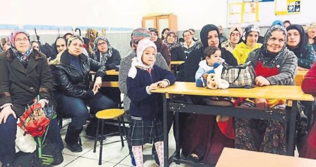 Yazar Canan Çam İzmir’de ebeveynlerle buluşuyor