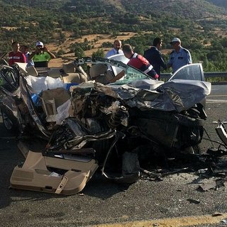 Elazığ’da feci kaza: 3 ölü, 1 yaralı