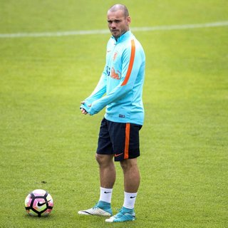 'Sneijder aldığı parayı hak etmiyor'