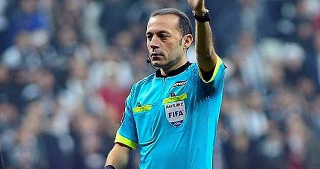 Cüneyt Çakır en iyi 5. hakem seçildi
