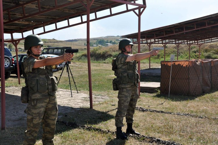 İşte sınırda kuş uçurtmayan kadın komutanlar