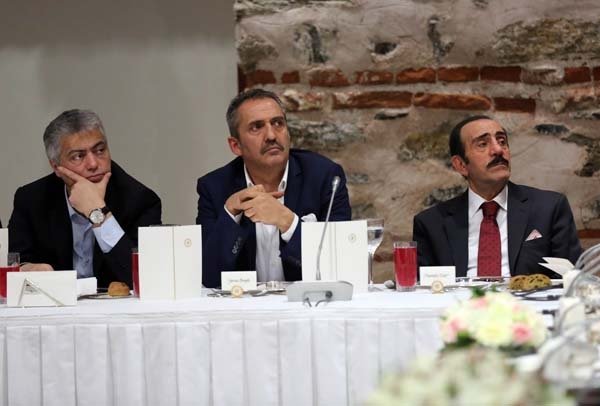 Başbakan'ın sanatçılardan tek isteği oldu