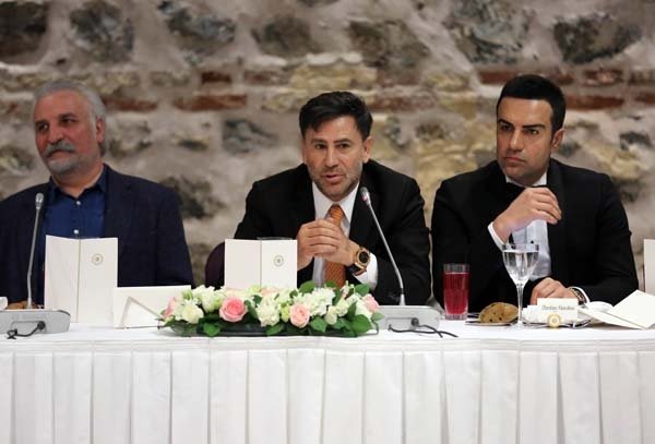 Başbakan'ın sanatçılardan tek isteği oldu