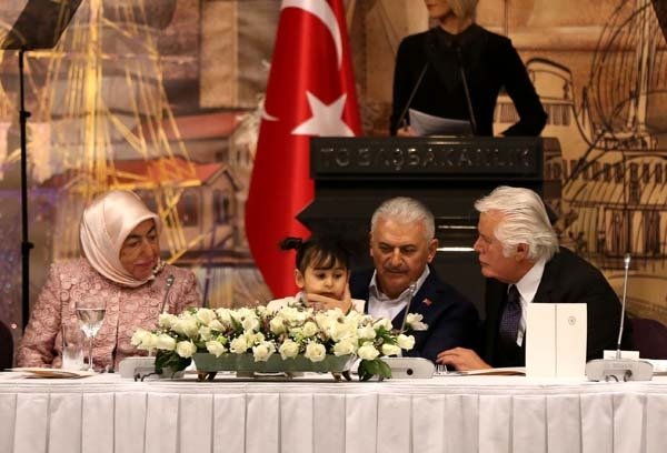 Başbakan'ın sanatçılardan tek isteği oldu