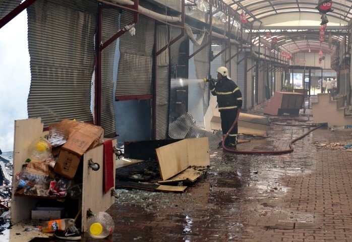 Son dakika: Antalya Festival Çarşısı'nda yangın çıktı