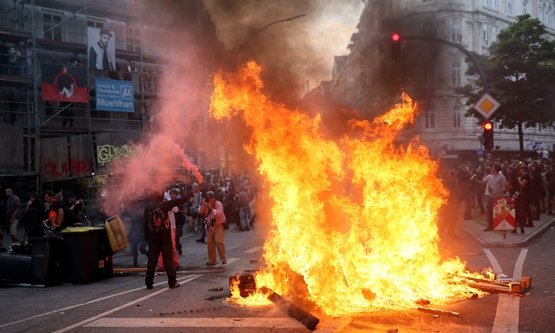Alman polisi bütün evlere operasyon düzenliyor!