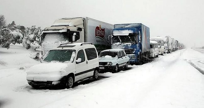 Balıkesir-Bursa yolu ulaşıma kapandı