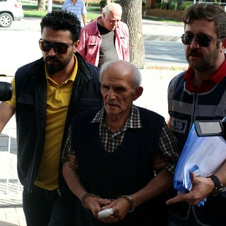 Karısını bıçaklayarak öldüren yaşlı adam tutuklandı