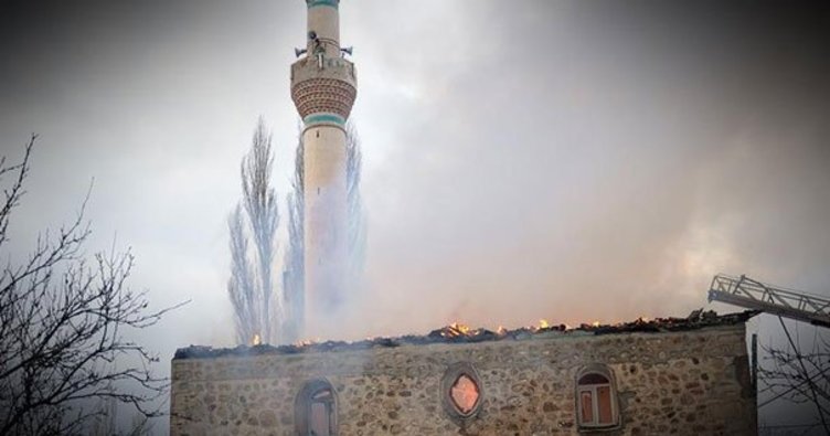 Yunanistan’da Beyazıt Camii'nde yangın çıktı!