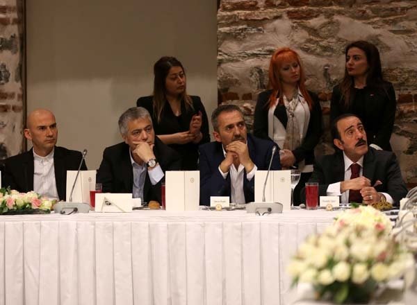 Başbakan'ın sanatçılardan tek isteği oldu