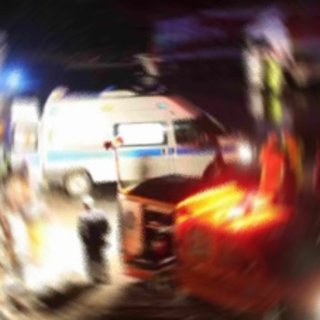 Başkentte yolcu minibüsü polis aracına çarptı 3 yaralı