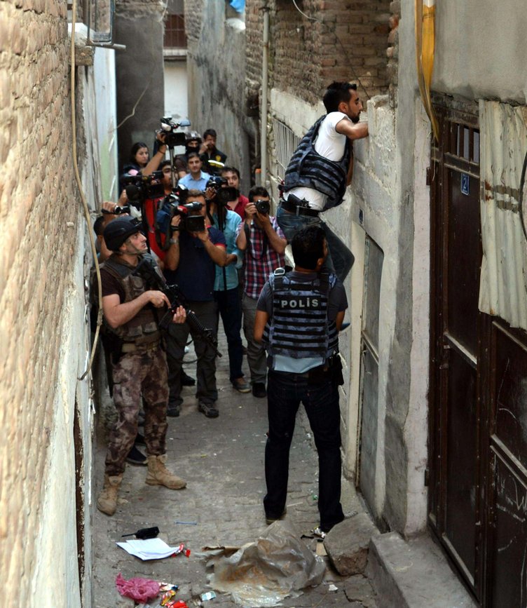 Diyarbakır'da hava destekli şafak operasyonu